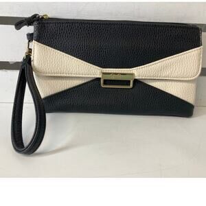 JESSICA SIMPSON BLACK, IVORY PVC LARGE WRISTLET